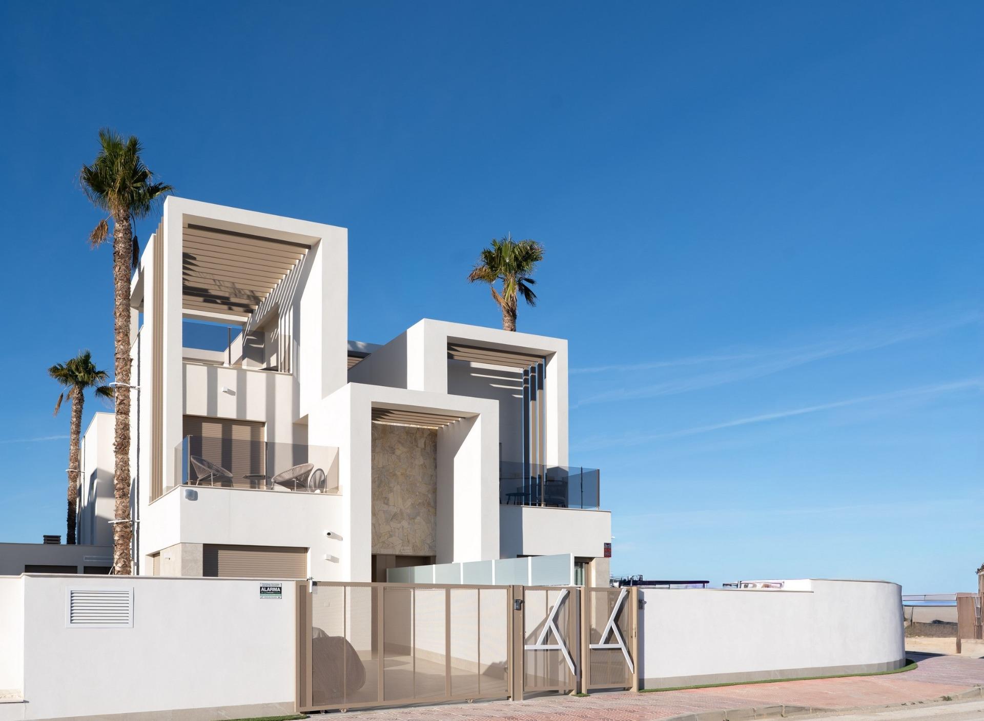 3 Bedroom 2 Bathroom in Los Alcazares
